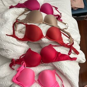 Five Victoria's Secret bras

34B